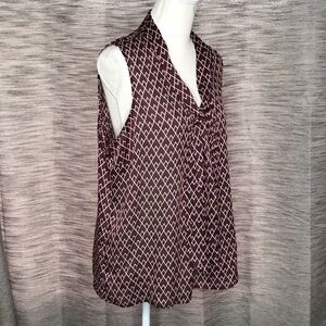 NEW YORK AND COMPANY MAROON & WHITE SLEEVELESS TOP